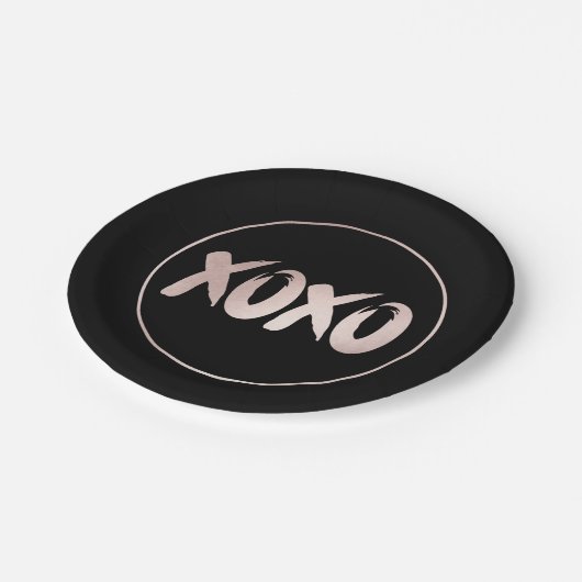 XOXO Blush Pink | Handgeschriebenes Pinselskript Pappteller (Schrägansicht)