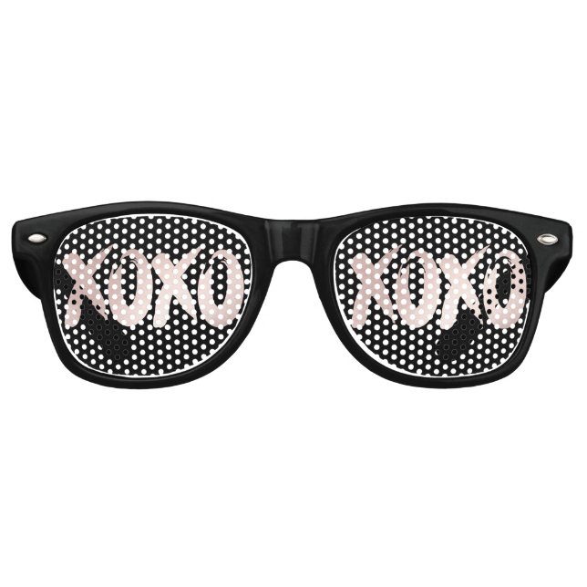 XOXO Blush Pink | Handgeschriebenes Pinselskript Sonnenbrille (Vorderseite)