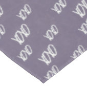 Xoxo Handschrift auf grau Tischdecke (Schrägansicht)