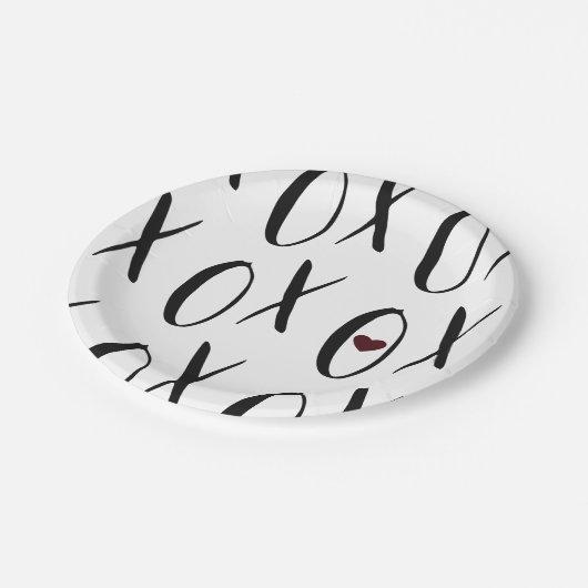 XOXO Herz Pappteller (Schrägansicht)