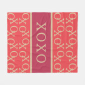 XOXO | Hot Pink Red Gold Typografie Textmuster Fleecedecke (Vorderseite (Horizontal))