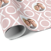 XOXO Hugs & Kisses 2 Photo Dusty Pink Brush Script Geschenkpapier (Rolleneckpunkt)