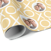XOXO Hugs & Kisses 2 Photo Yellow Brush Script Geschenkpapier (Rolleneckpunkt)