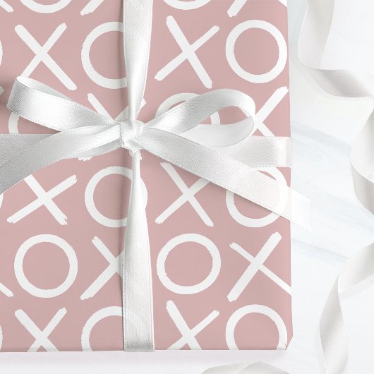 XOXO Hugs & Kisses Birthday Pink Brush Script Geschenkpapier