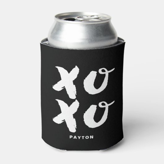 XOXO Hugs & Kisses Brush Typografie Black Dosenkühler (Kanne Vorderseite)