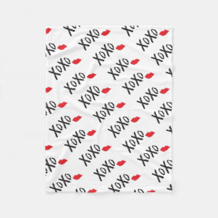 XoXo-Hugs-Kisses-with-Red-Lips Fleecedecke