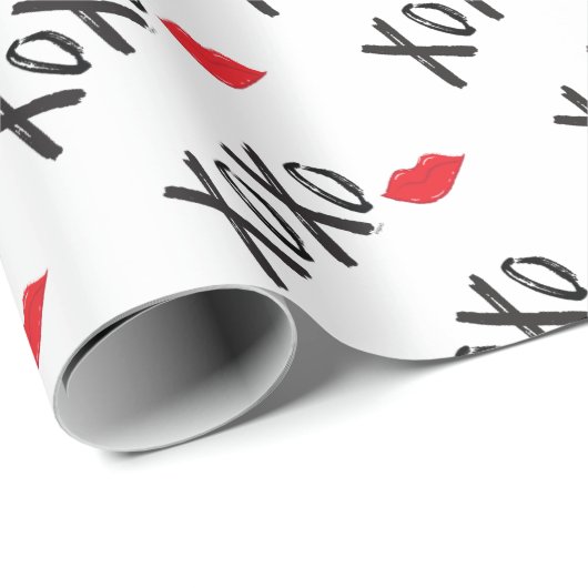 XoXo-Hugs-Kisses-with-Red-Lips Geschenkpapier (Rolleneckpunkt)