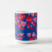 XOXO Monogramm Herz rosa rotes Muster Blau Kaffeetasse (Mittel)