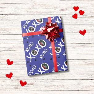 XOXO Muster 2 Fotos und Herzen auf rosa Geschenkpapier