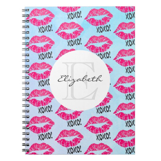 XOXO Muster mit rosa Kissy Lips Monogramm Notizblock (Vorderseite)