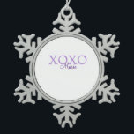 Xoxo valentin Tag hinzufügen Name lila Pastel mini Schneeflocken Zinn-Ornament<br><div class="desc">schönes Design</div>