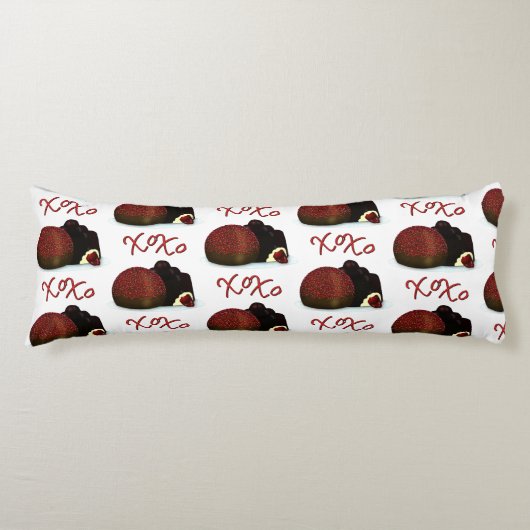 XOXO Valentine Bonbon and Dark Chocolate Seitenschläferkissen (Vorderseite)