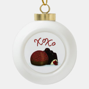 XOXO Valentinsbonbon und dunkle Schokolade Keramik Kugel-Ornament