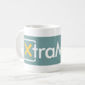 XtraMath große Logo-Tasse Kaffeetasse (Vorderseite Links)