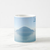 Yacht auf Calm Waters Kaffeetasse (Mittel)