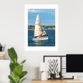 Yacht mit Flaggen Jersey Poster (Heimbüro)