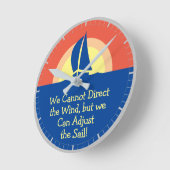 Yacht Racing mit Sonnenuntergang Runde Wanduhr (Winkel)