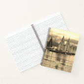 Yachten in einer Flottille bereit zum Rennen. Sege Notizblock (Innenseite)