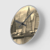 Yachten in Rothesay Bay, Schottland. Runde Wanduhr (Winkel)