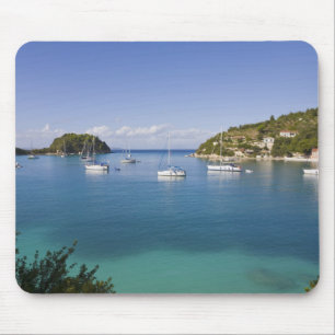 Yachten vor Anker, Lakka, Paxos, Griechenland Mousepad