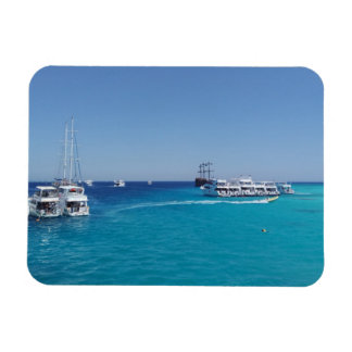 Yachtparkplatz mit Touristen in der Nähe von White Magnet