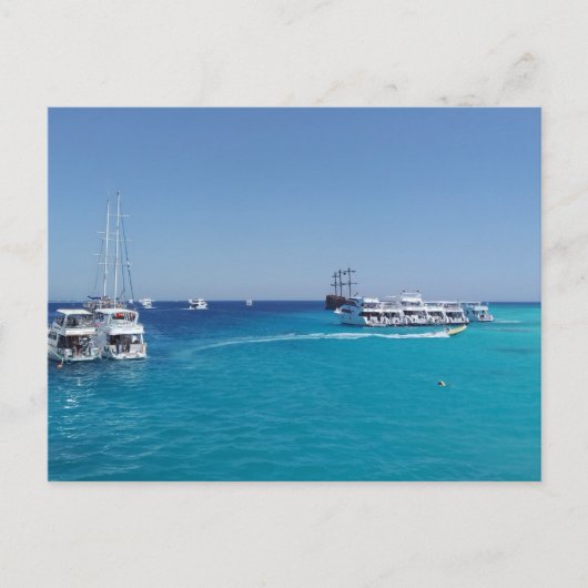 Yachtparkplatz mit Touristen in der Nähe von White Postkarte (Vorderseite)