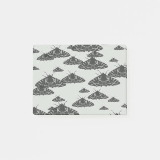 Yaei Moth in der Nacht lauert in Mitternacht Post-it Klebezettel