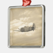 Yak 11 im Flug Silbernes Ornament (Links)