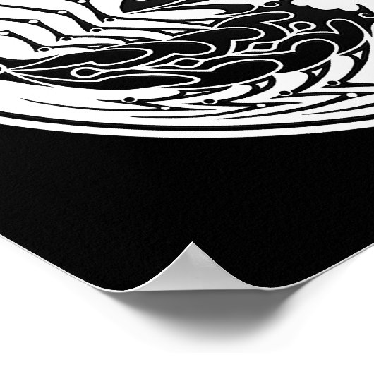 Yang Yang Scorpions in Weiß und Schwarz Poster (Ecke)