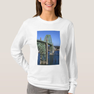 Yaquina Bay Bridge über die Yaquina Bay T-Shirt
