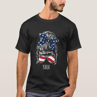 Yara unordentlicher Haarknoten mit USA-Band-Sonnen T-Shirt