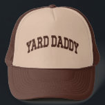 Yard Daddy Funny Lawn Mowing Vater Gartage Vater Truckerkappe<br><div class="desc">Fordern Sie Ihren Titel mit diesem kühnen LKW-Hut von "Yard Daddy" an - perfekt für Väter,  die den Rasen mit Stil,  Streifen und ernsthaftem Rasenmäher beherrschen. Das ultimative Shirt für Hinterhoflegenden! Ein lustiges Geschenk für Vatertag,  Geburtstage oder Wochenendkrieger,  die das Grasschneiden ernst nehmen (aber nicht zu ernst).</div>