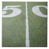 Yard-Line fünfzig auf Sportfeld Fliese (Vorderseite)