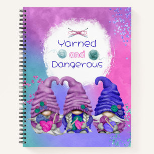 Yarned und gefährliche Crocheting Gnomes Notizblock