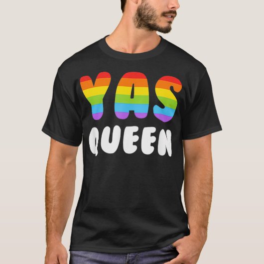 Yas Queen Men Gay Pride LGBTQ Rainbow Yaas T-Shirt (Vorderseite)