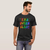 YAS QUEEN Rainbow Typography – Bold Drag-Inspired  T-Shirt (Vorne ganz)