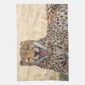 Yawning Cheetah Geschirrtuch (Vertikal)