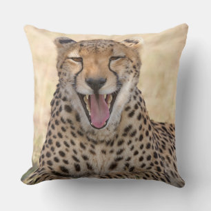 Yawning Cheetah Kissen