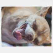 Yawning Chihuahua Fleecedecke (Vorderseite (Horizontal))