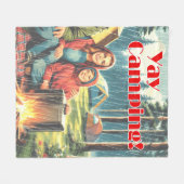 Yay Camping im Regen Fleecedecke (Vorderseite (Horizontal))