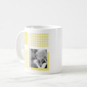 Yellow Add Your Foto Gingham Modern Monogram Kaffeetasse (Vorderseite Links)