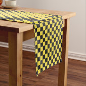 Yellow and black checkerboard pattern kurzer tischläufer (Beispiel)