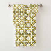 Yellow and brown geometric patterned badhandtuch set (Insitu)