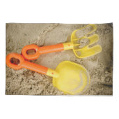 Yellow and Orange Sand Toys Beach Art Kissenbezug (Rückseite)