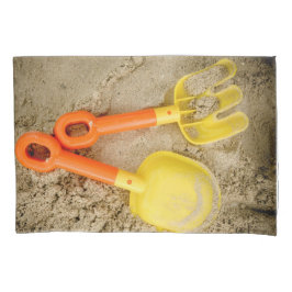 Yellow and Orange Sand Toys Beach Art Kissenbezug