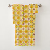 Yellow and white patterned floral badhandtuch set