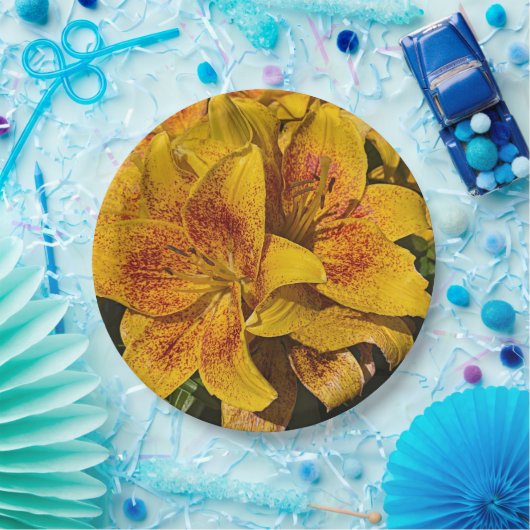 Yellow Asiatic Lily Blooms Floral Pappteller (Party)