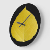 Yellow Aspen Leaf #5 Große Wanduhr (Winkel)
