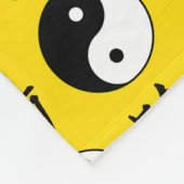 Yellow Background Chinesisches Yinyang-Muster Fleecedecke (Ecke)