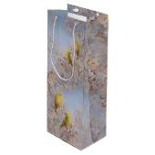 Yellow Birds Gift Bag Geschenktüte Für Weinflaschen (Vorderseite Schrägansicht)
